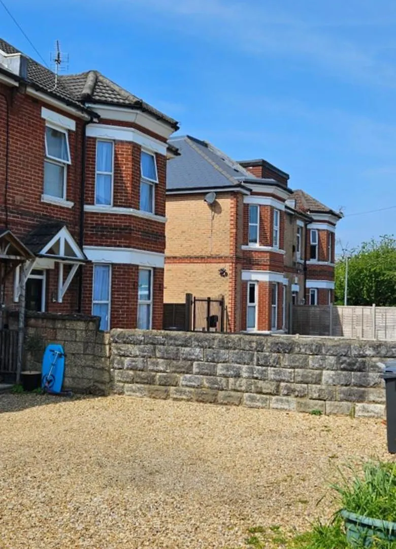Apartment Bournemouth Town Walk To Beach Train Bus Clubs Night Life Parking Kitchen Etc