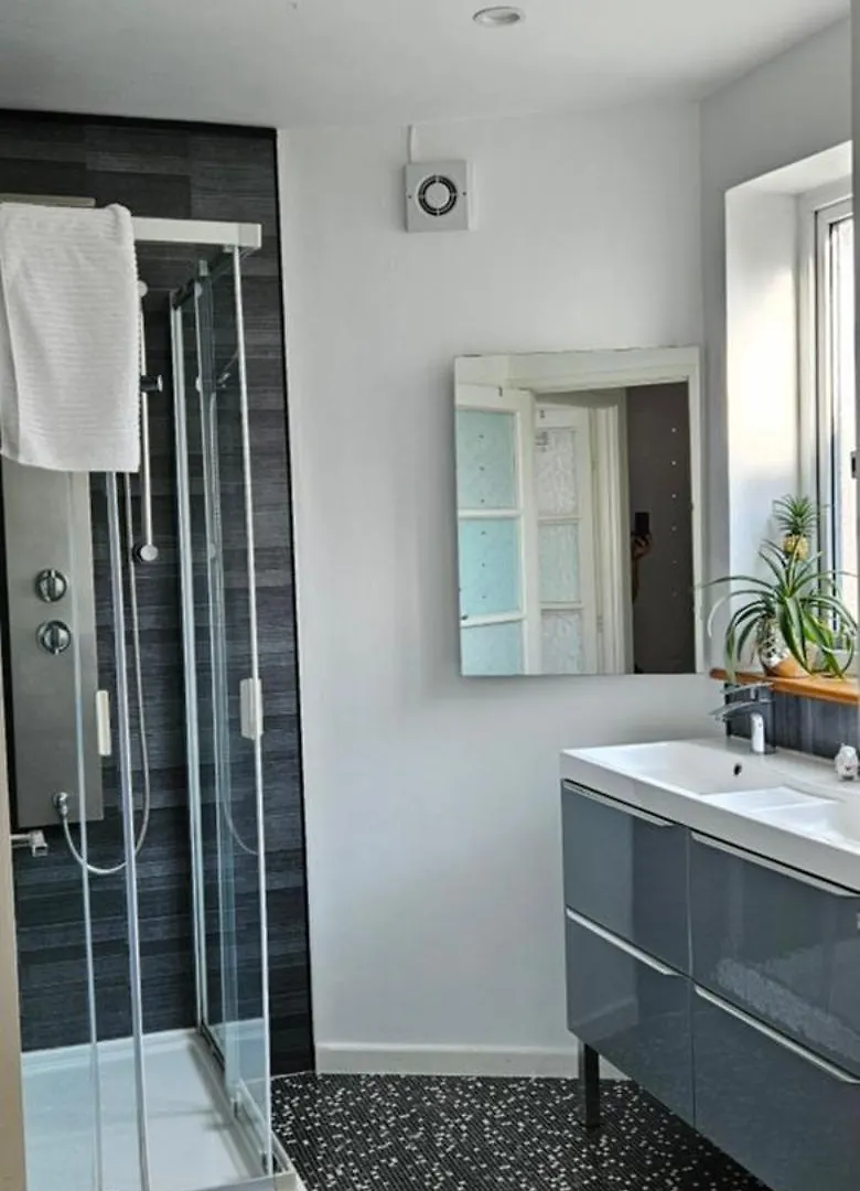 Apartment Bournemouth Town Walk To Beach Train Bus Clubs Night Life Parking Kitchen Etc