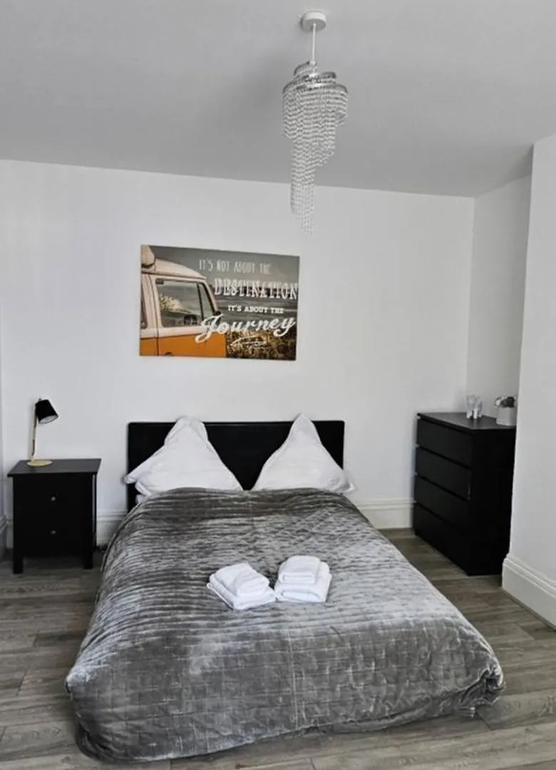Bournemouth Town Walk To Beach Train Bus Clubs Night Life Parking Kitchen Etc United Kingdom